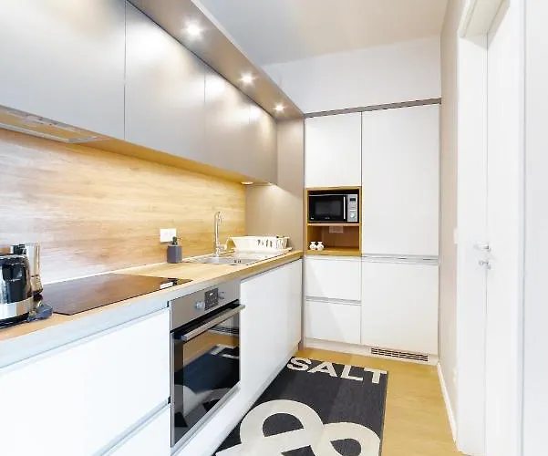 Monochrome Urban Hoodie Apartament