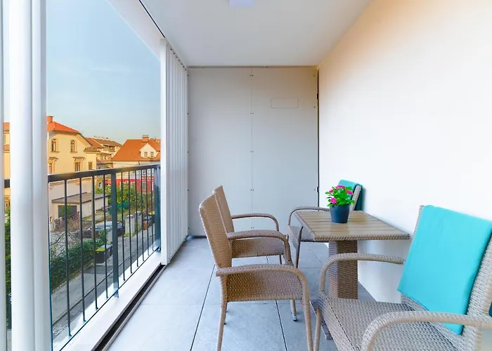 Monochrome Urban Hoodie * Lublana