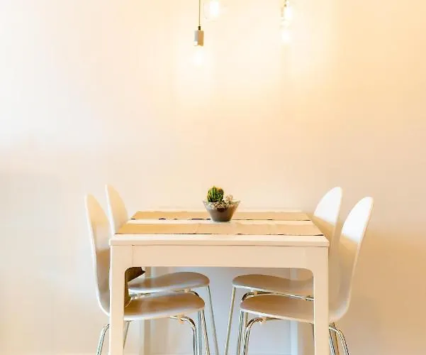 Monochrome Urban Hoodie Apartmán Lublaň