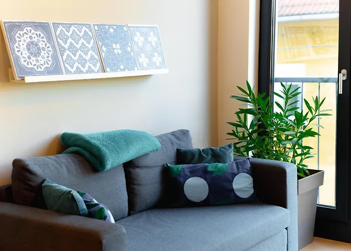 Monochrome Urban Hoodie * ليوبليانا