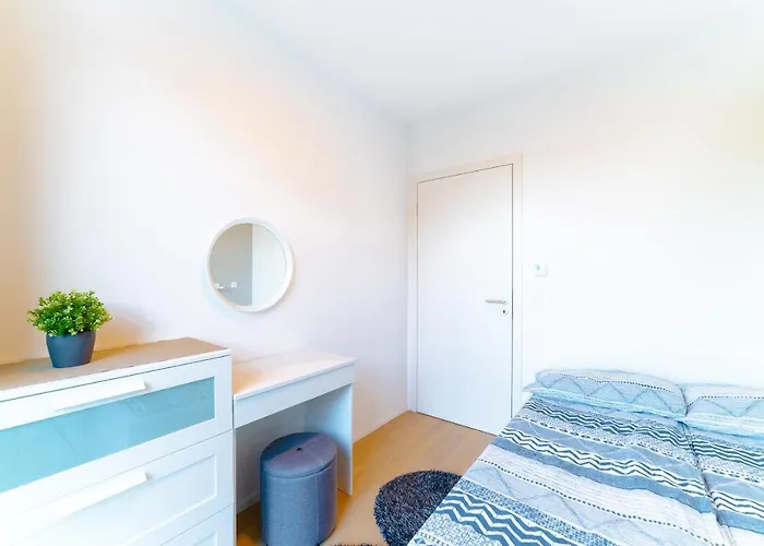 Apartmán Monochrome Urban Hoodie *