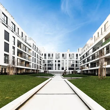 Monochrome Urban Hoodie Apartma Ljubljana